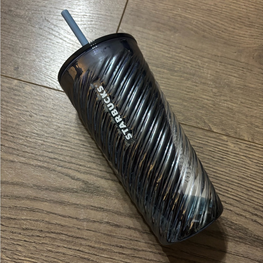 NWT Starbucks Dark blue/black 18oz Tumbler with Straw
